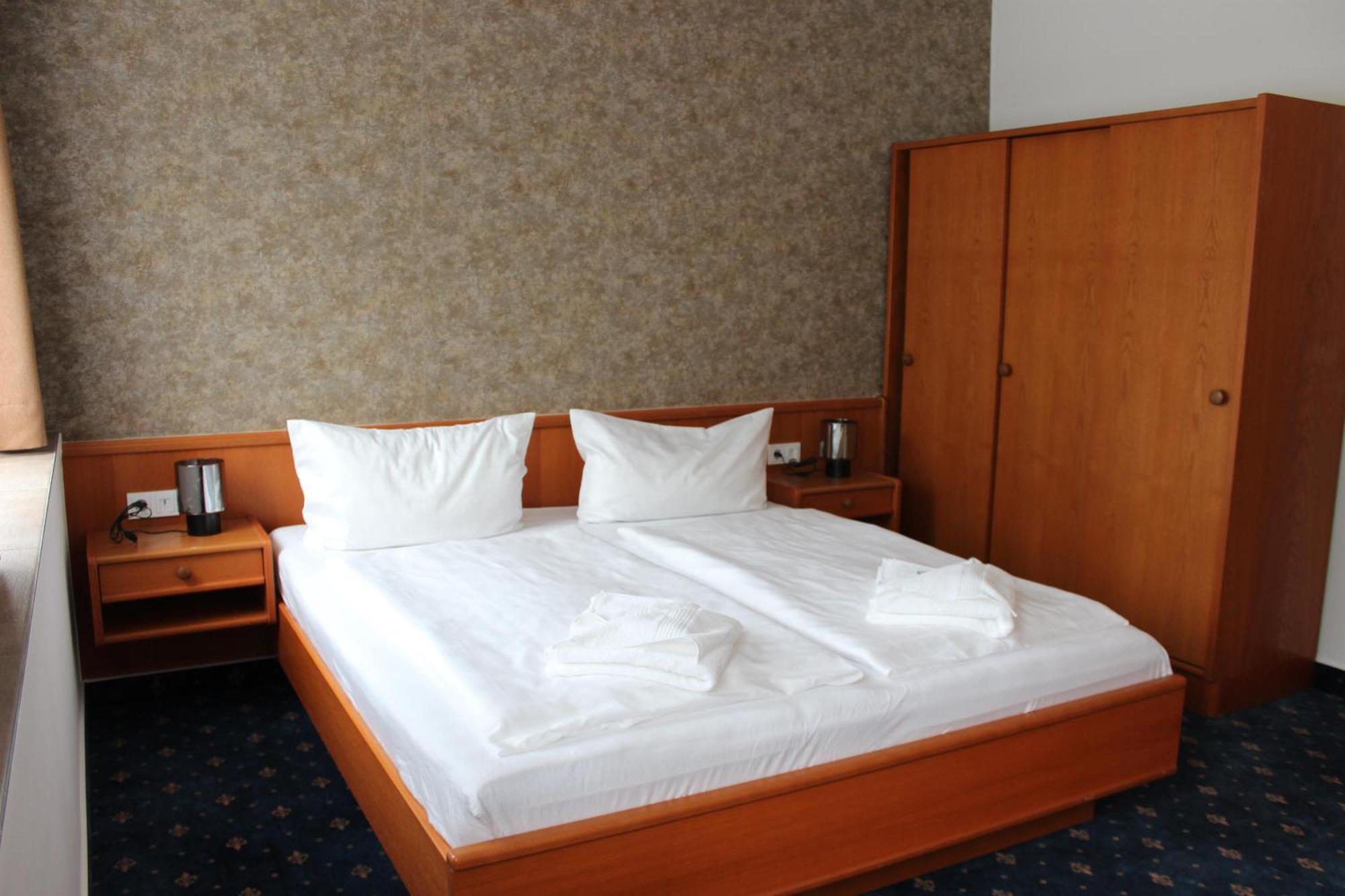 Hotel Saechsisches Haus Berggiesshübel エクステリア 写真